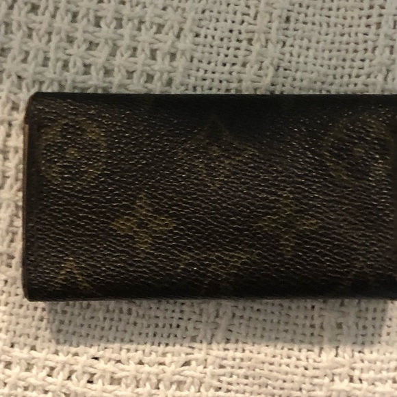 LOUIS VUITTON M69517 Monogram Multicle 4 Key Case 4 Rows Vintage Gold - Picture 2 of 6